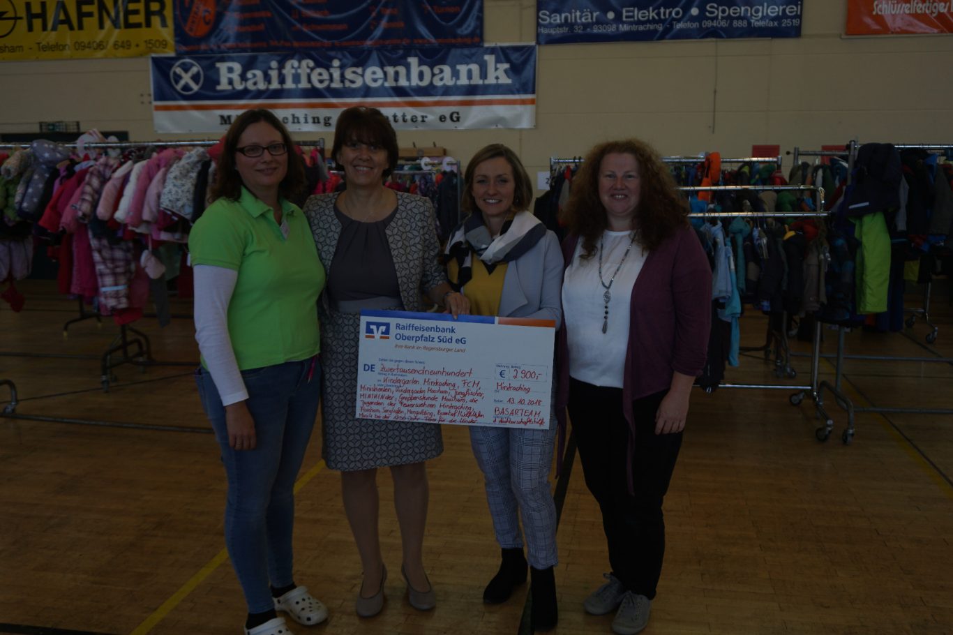 Spendenübergabe Basarteam